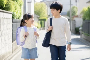 小学生の登下校でスマートウォッチを利用するイメージ