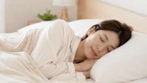 横向き寝で顔が枕に当たる様子